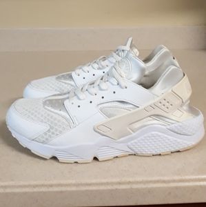 NIKE AIR HUARACHE TRIPLE WHITE  SZ. 12